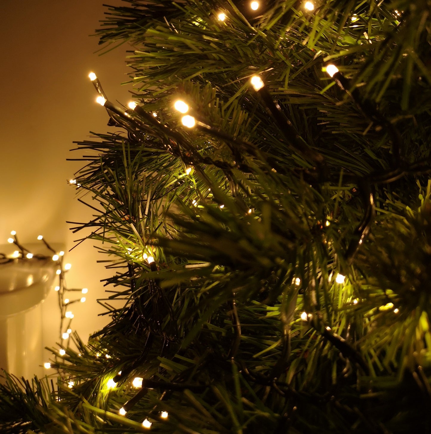 720 LED 9.3m Premier Clusterbrights Indoor Outdoor Multifunction Mains Operated Christmas Cluster Lights with Timer in Vintage Gold