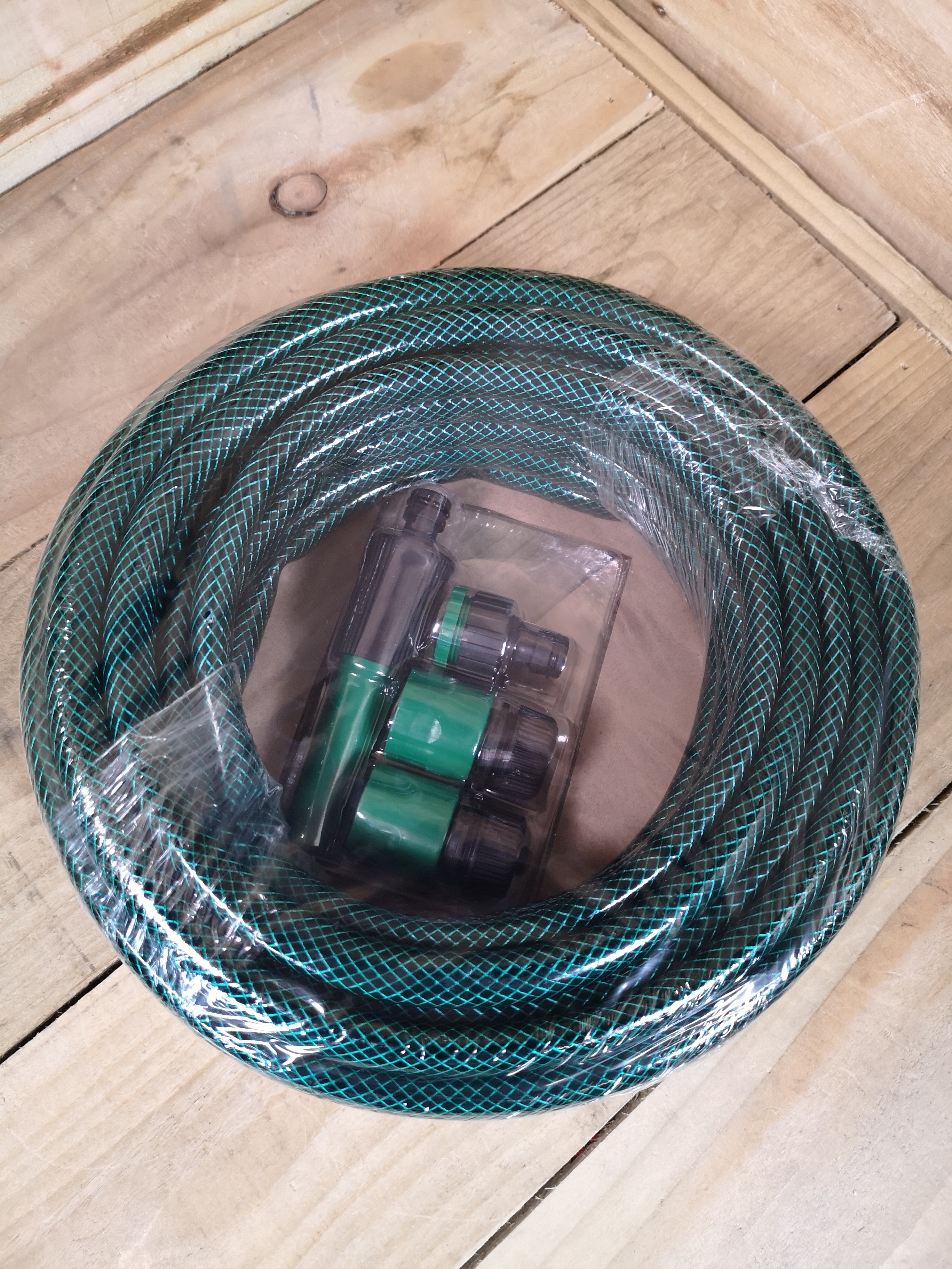 15m Reinforced Garden Hose Pipe / Hosepipe with Spray Nozzle Set in Green