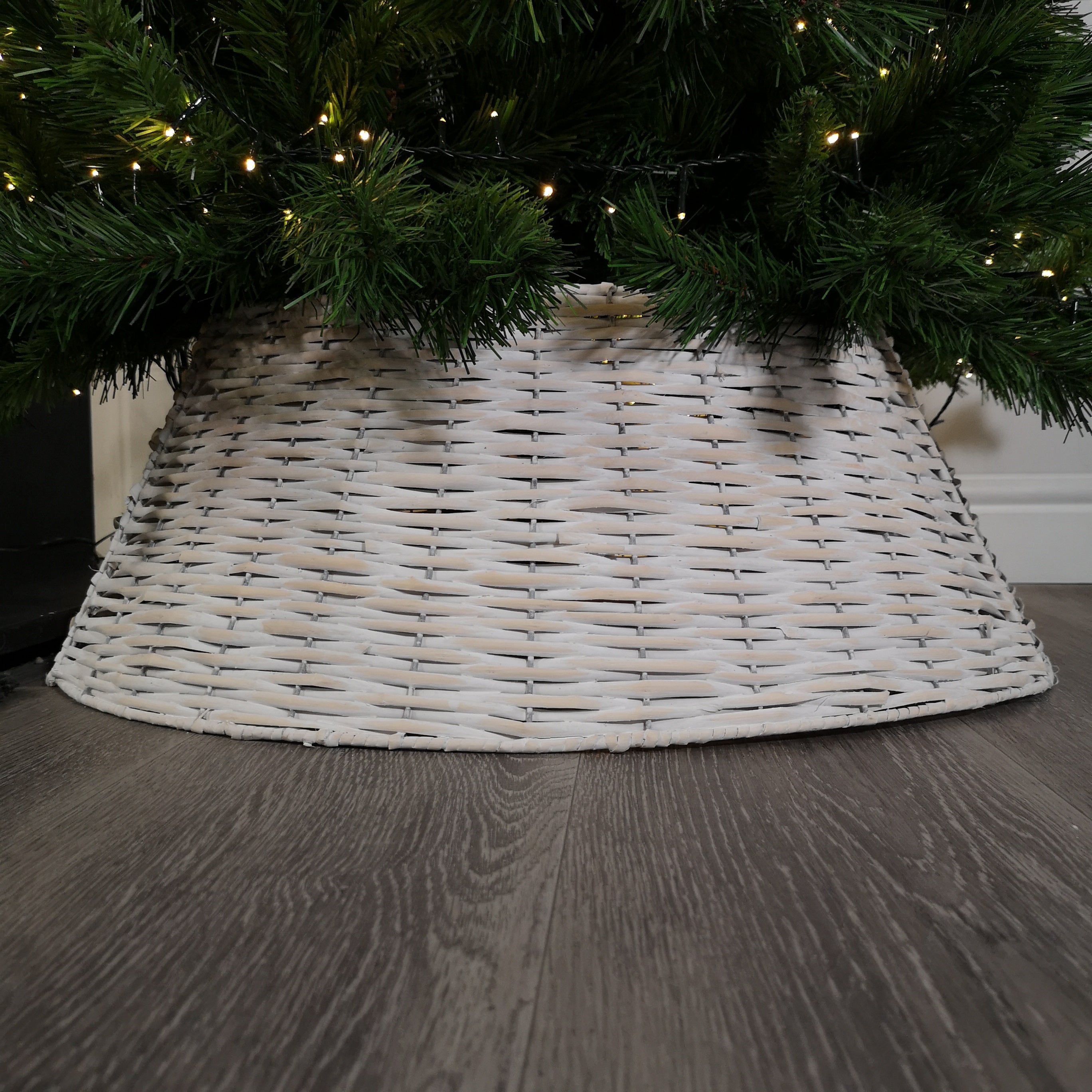 40/58cm Samuel Alexander KD Willow Christmas Tree Skirt Wicker Rattan- Medium White Wash