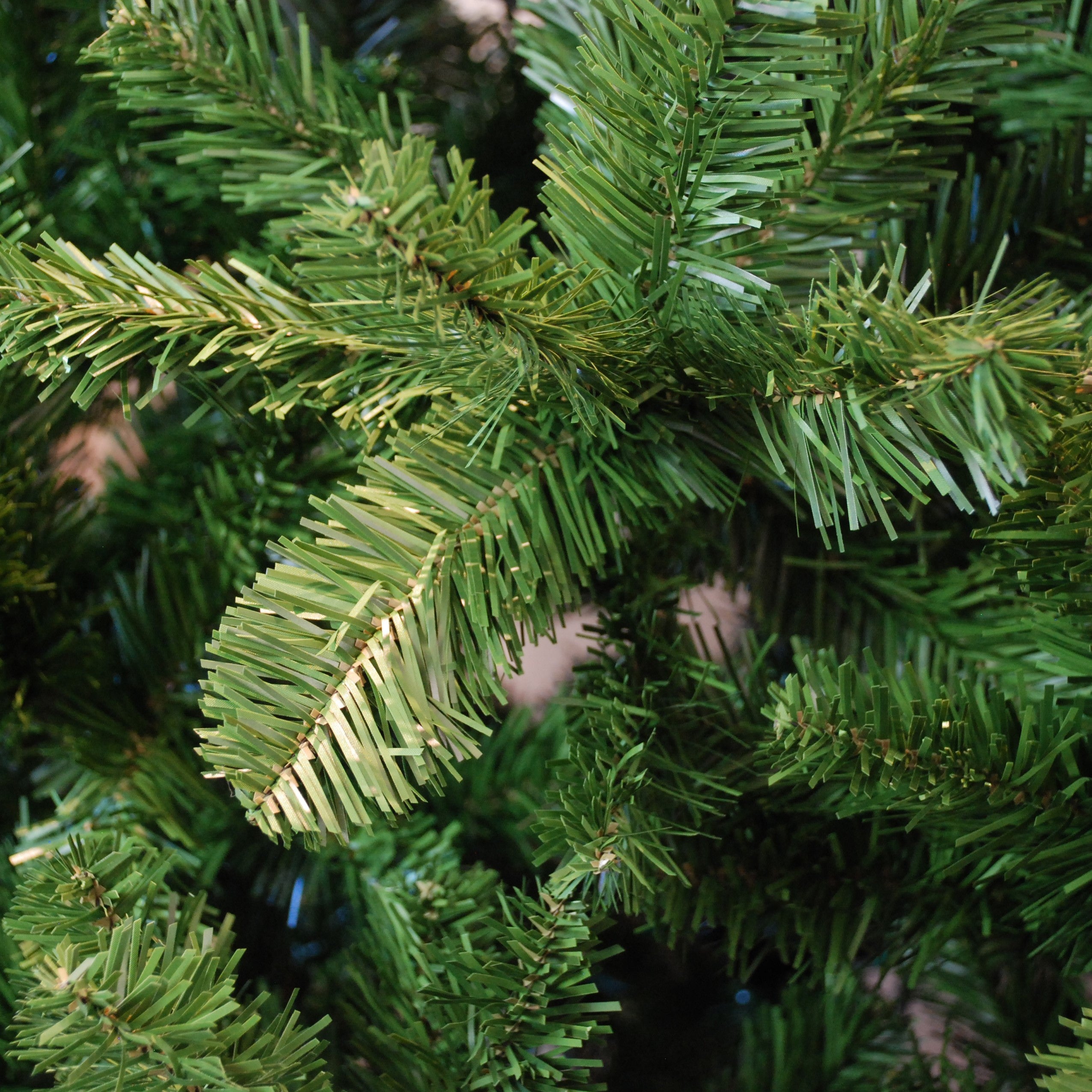 7ft (210cm) Samuel Alexander Luxury Green Christmas Tree 770 Tips 137cm Wide