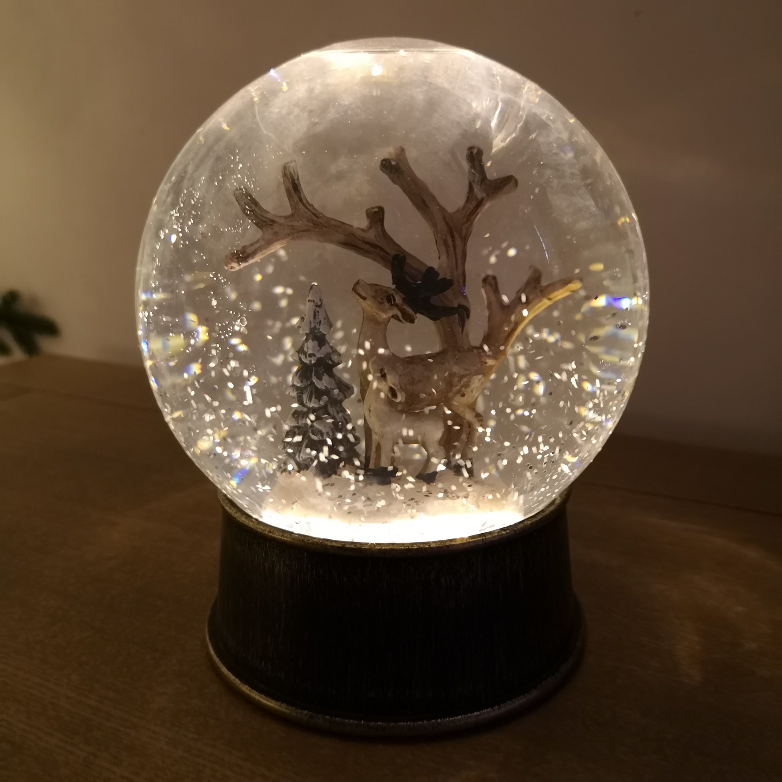 18cm Snowtime Dual Powered Christmas Water Spinner Snow Globe with Reindeer Scene