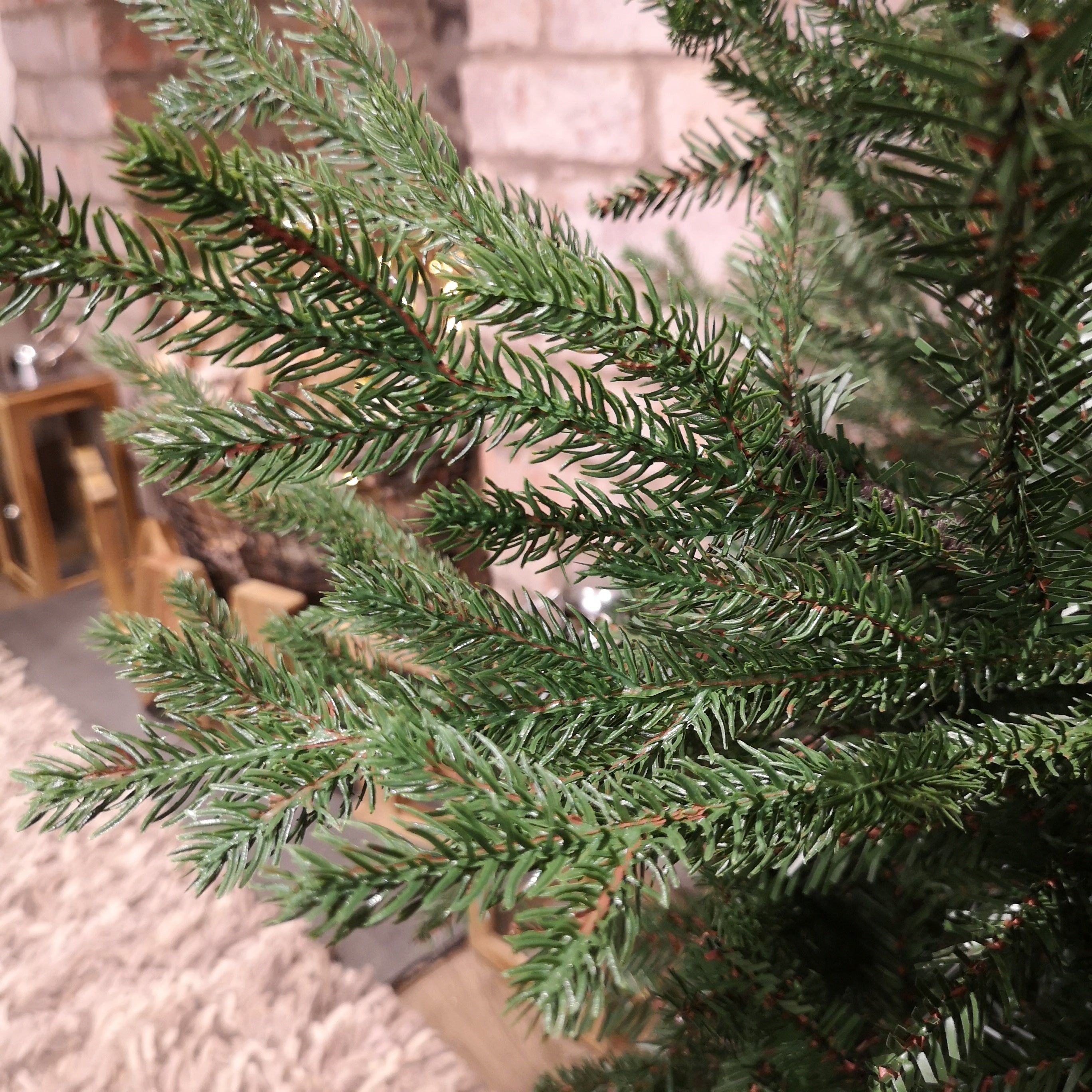 7ft 210cm Green Glenshee Spruce Artificial Christmas Tree PE and PVC Mix Natural Look