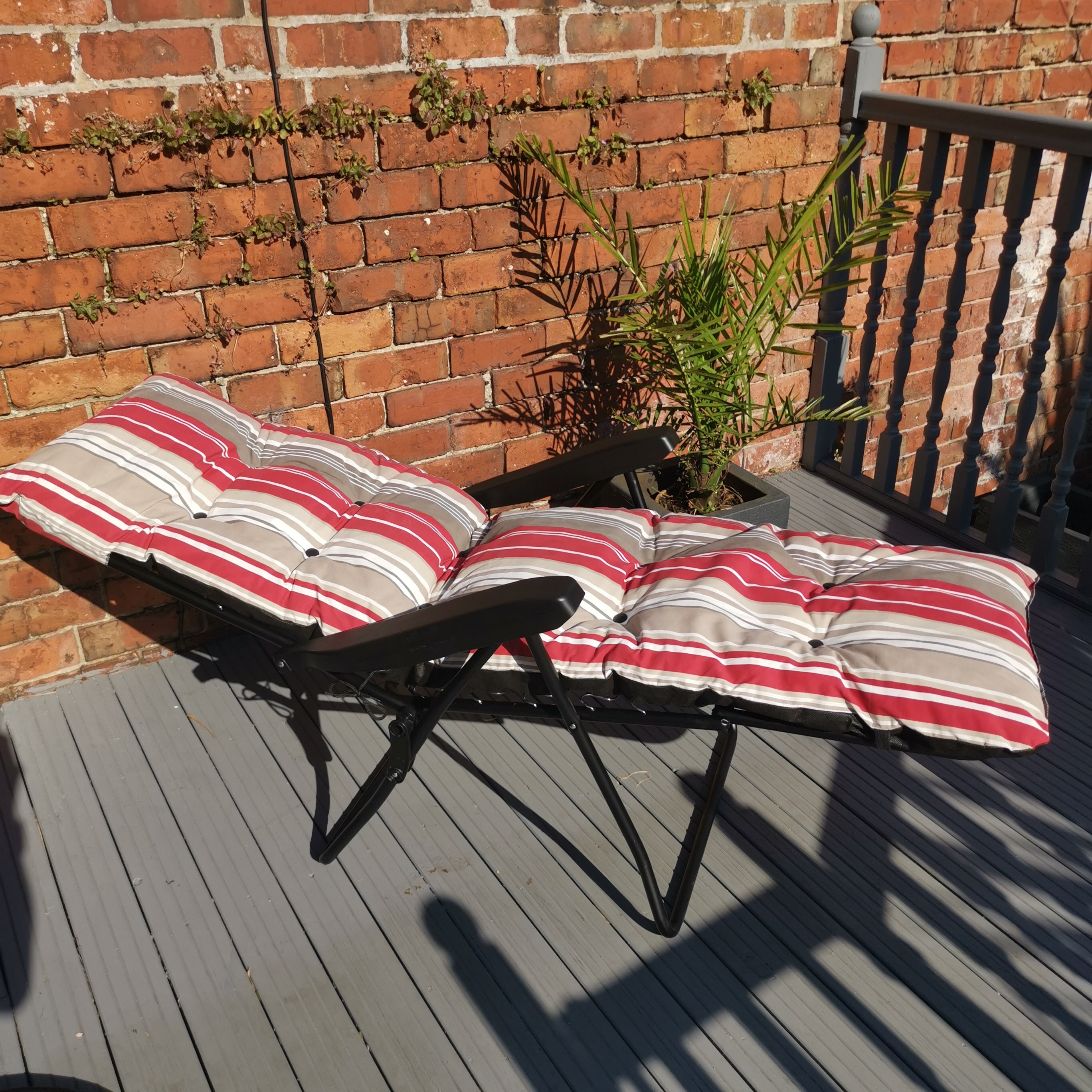 Padded Outdoor Garden Patio Recliner / Sun Lounger with Red Stripes