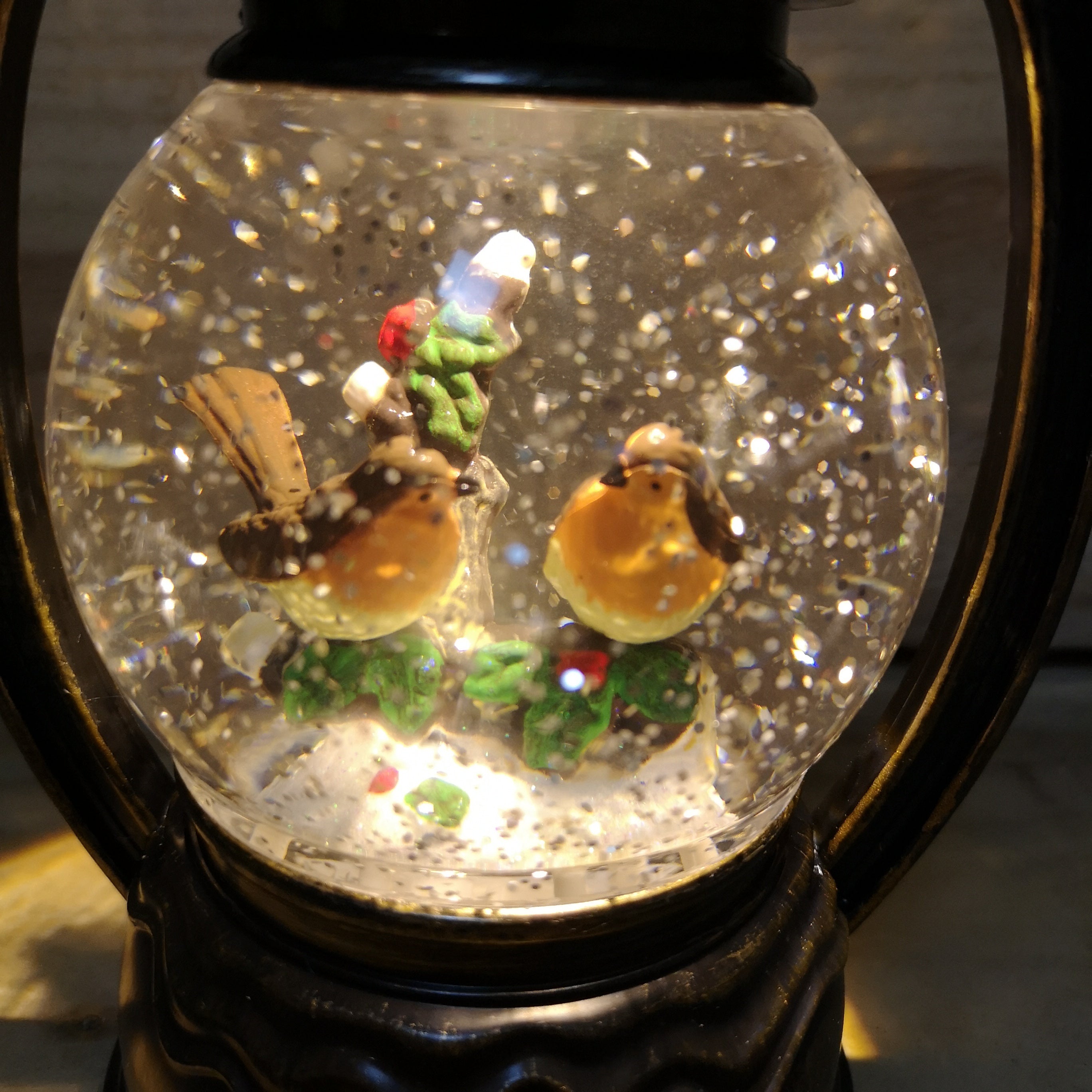 27cm Snowtime Christmas Water Spinner Antique Effect Lantern 2 Robins Scene  Dual Powered