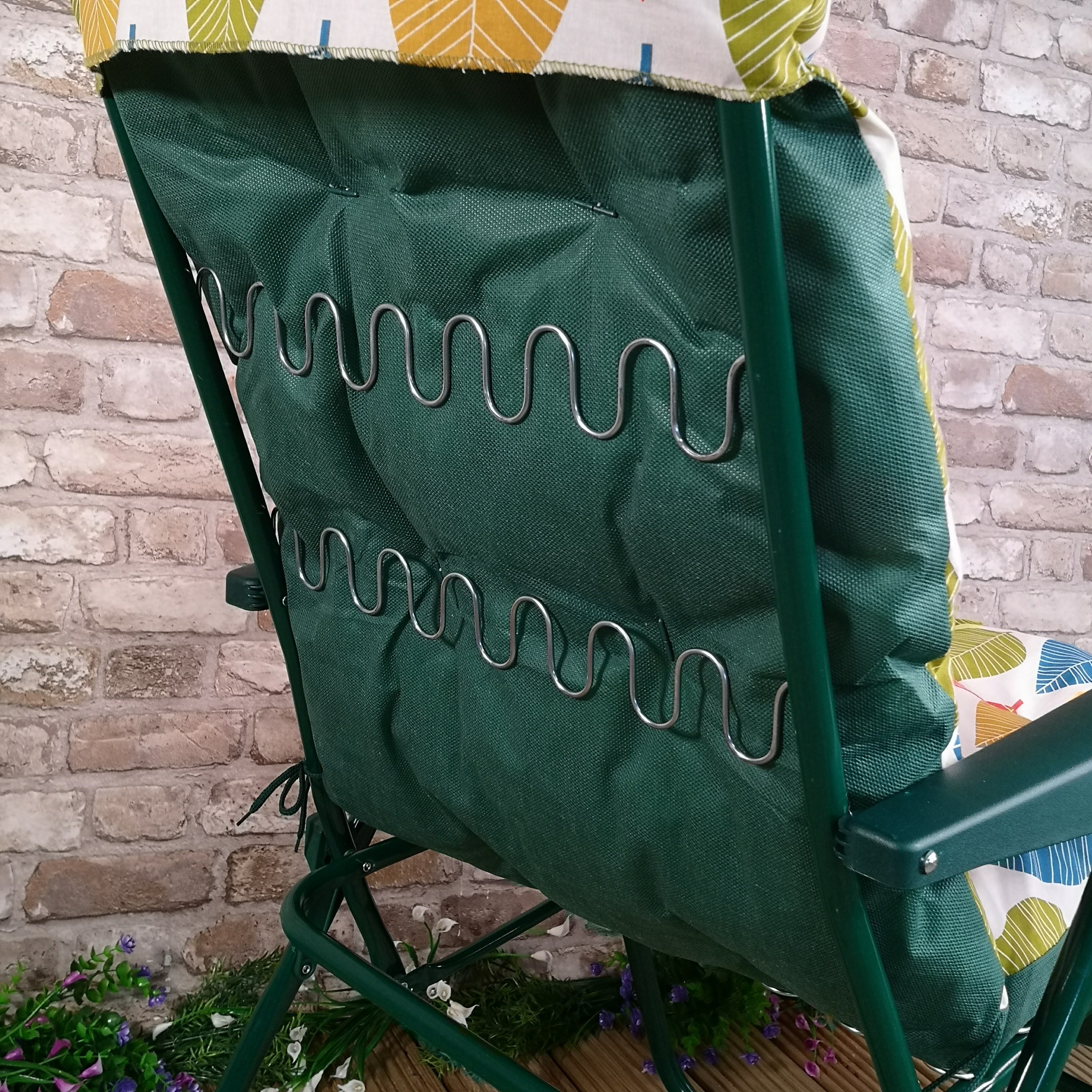 Padded Outdoor Garden Patio Recliner / Sun Lounger - Palma Leaf