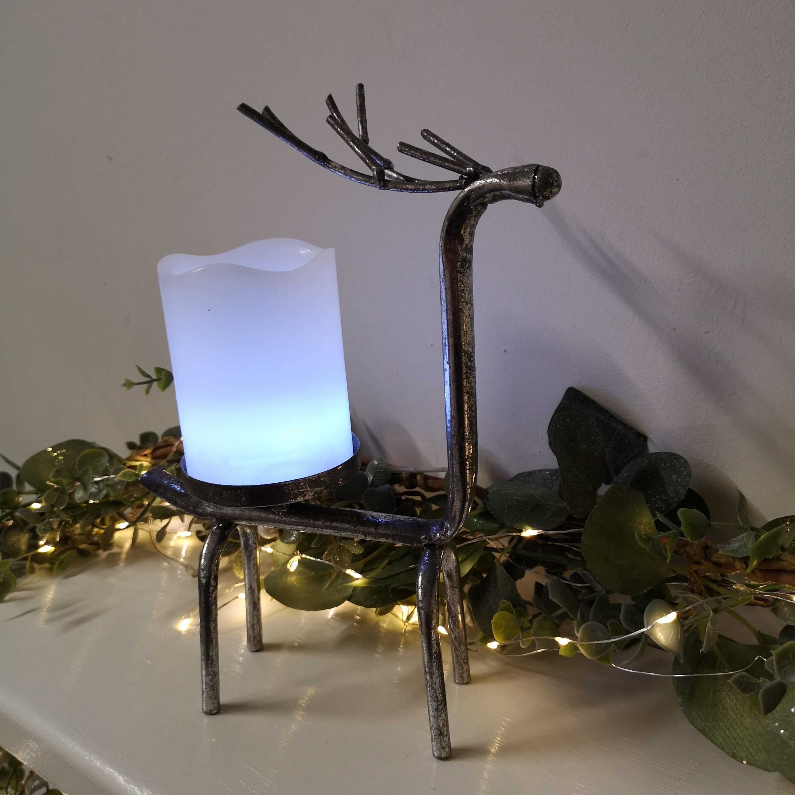 28cm Iron Reindeer Tealight Candle Holder Christmas Decoration