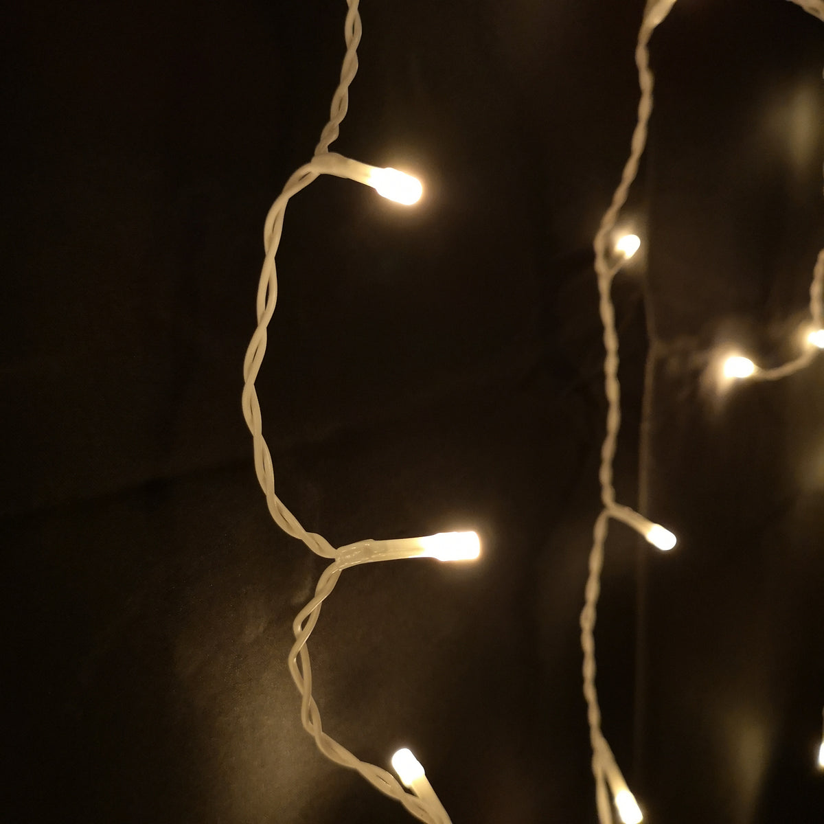 640 LED 16m Premier Christmas Outdoor 8 Function Icicle Lights in Warm White