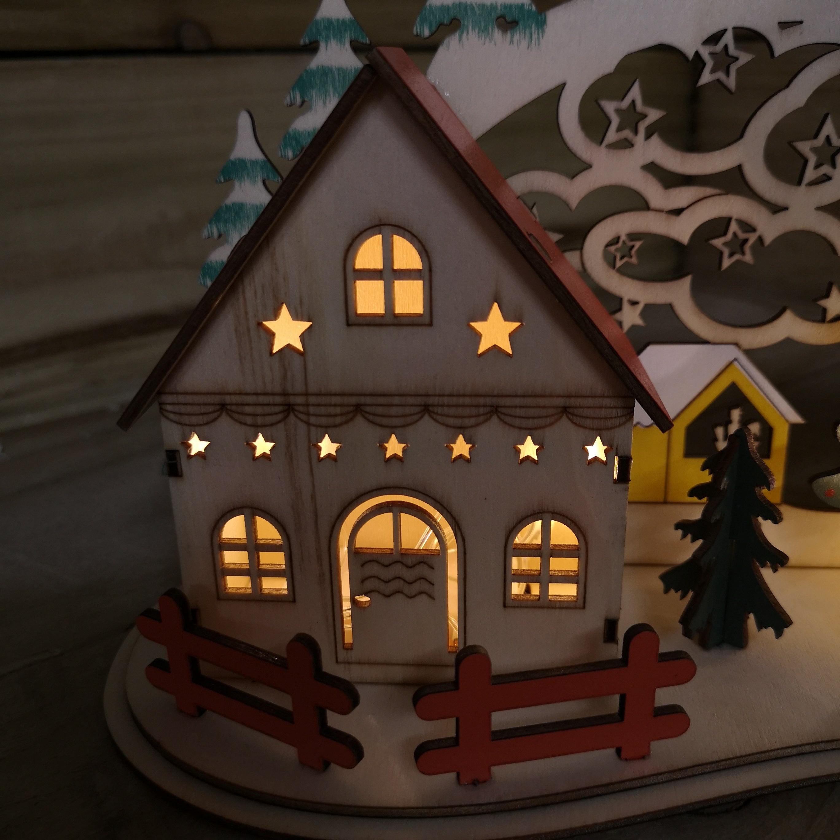 19cm Battery Operated Light up Warm White Christmas Winter Wooden Village Scene