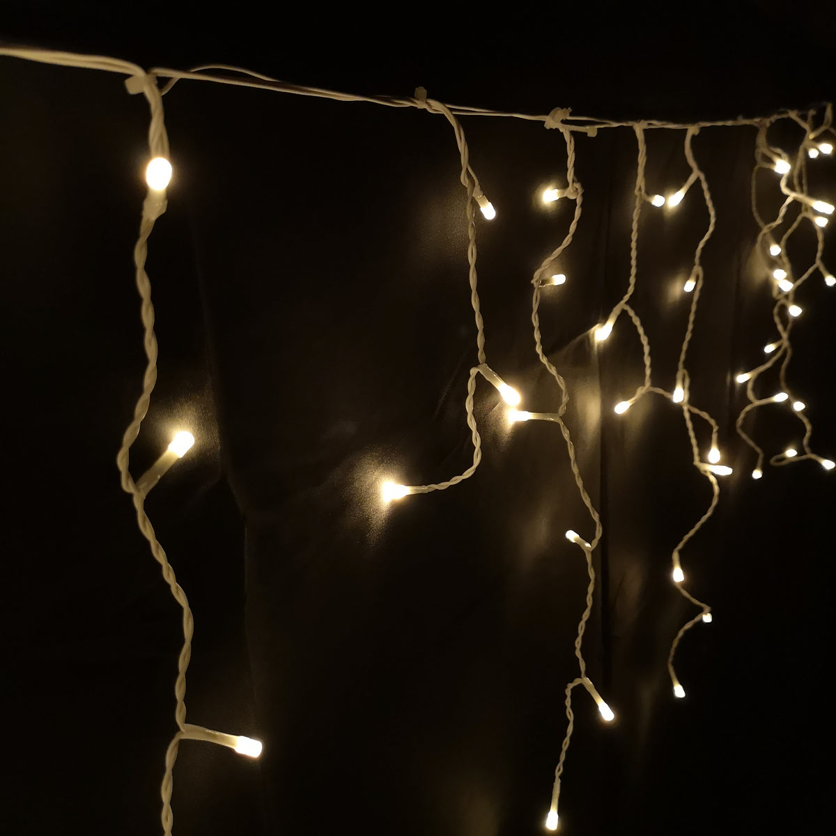 640 LED 16m Premier Christmas Outdoor 8 Function Icicle Lights in Warm White
