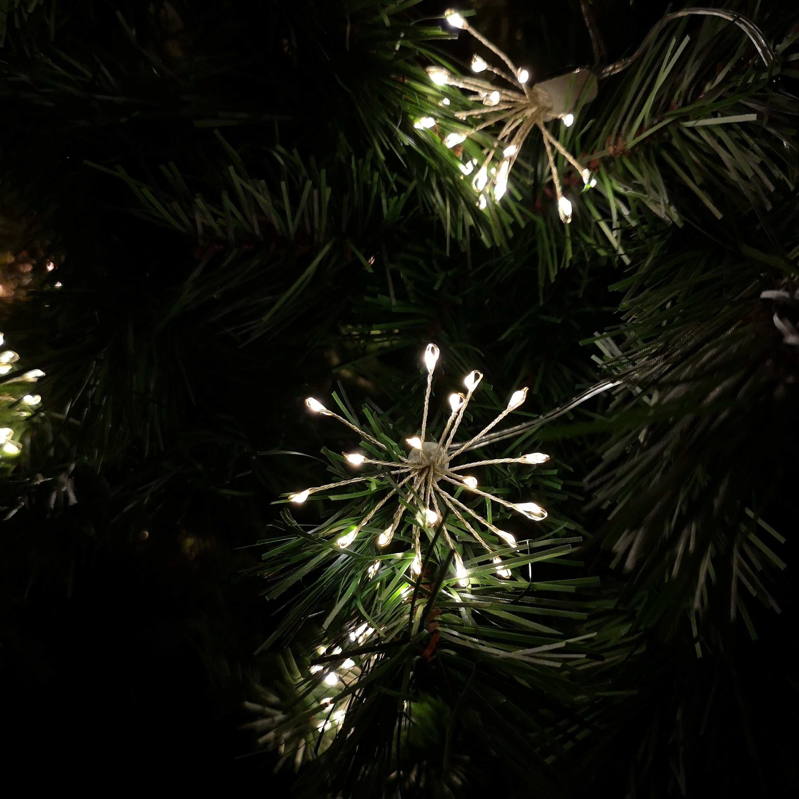 200 LED 10 Starburst  Premier Christmas Multi Function Battery Timer Lights in Warm White