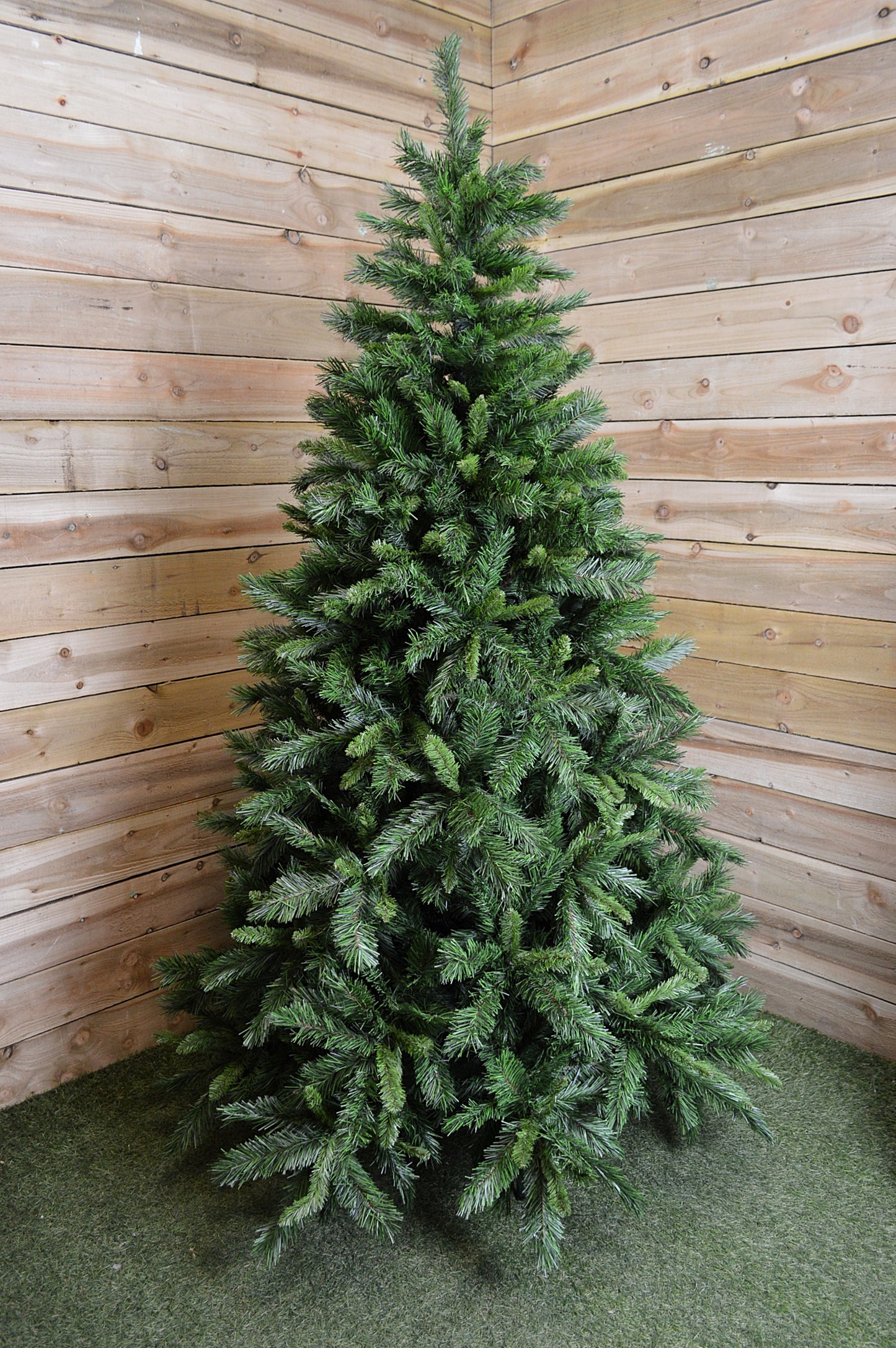 6ft, 7ft or 7.5ft Snowtime Luxury Kateson Fir Christmas Tree in Green
