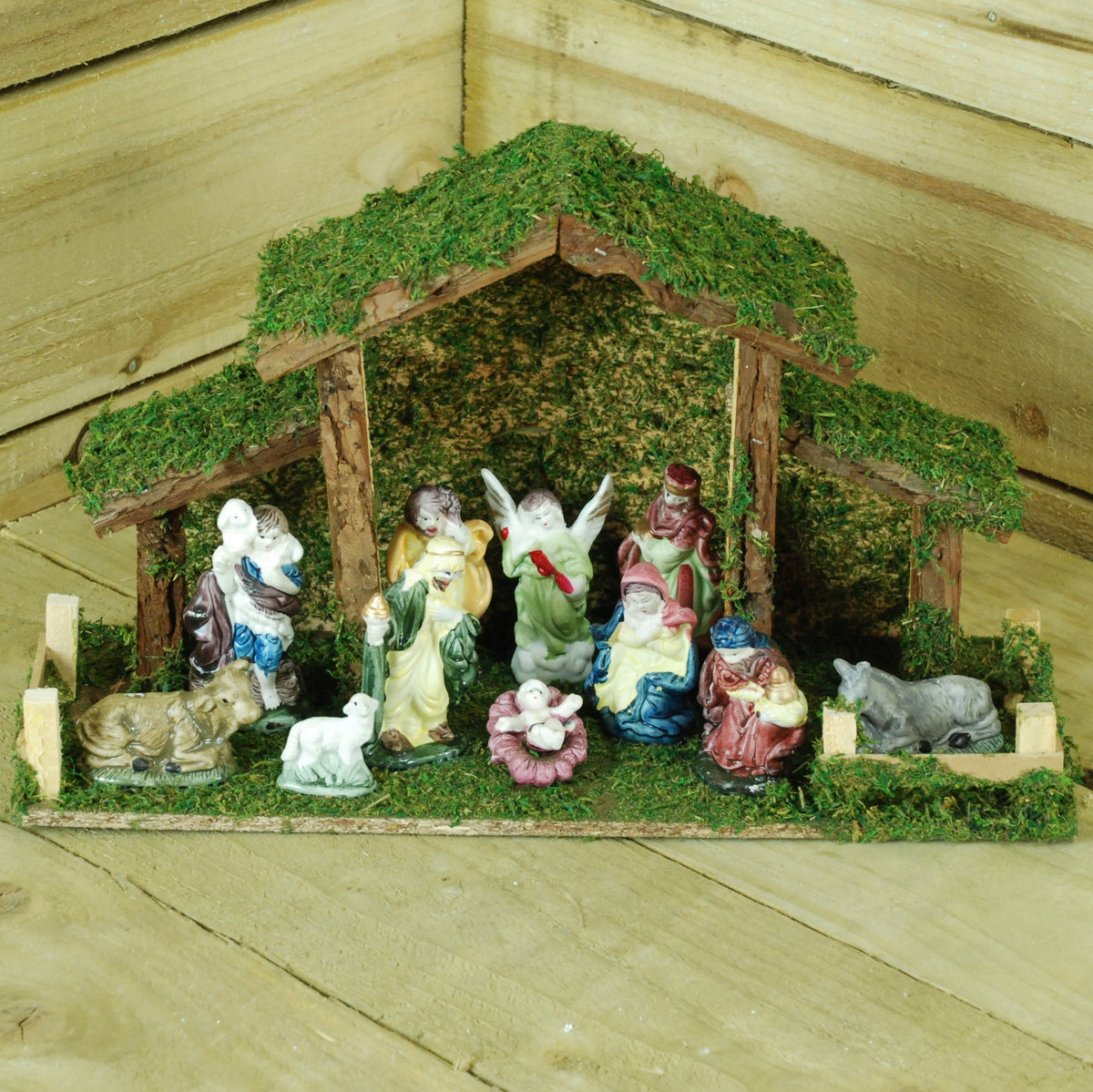 38cm x 22cm Christmas Nativity Scene Stable & 11 Figures
