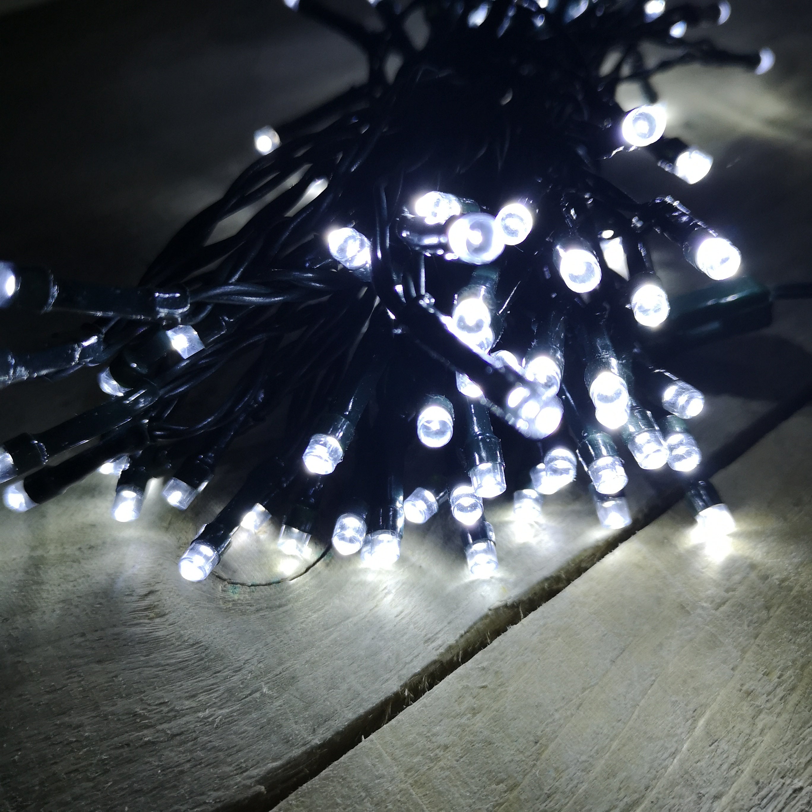 100 LED 10m Premier Christmas Indoor Outdoor Multi Function Battery Operated String Lights with Timer in Cool White