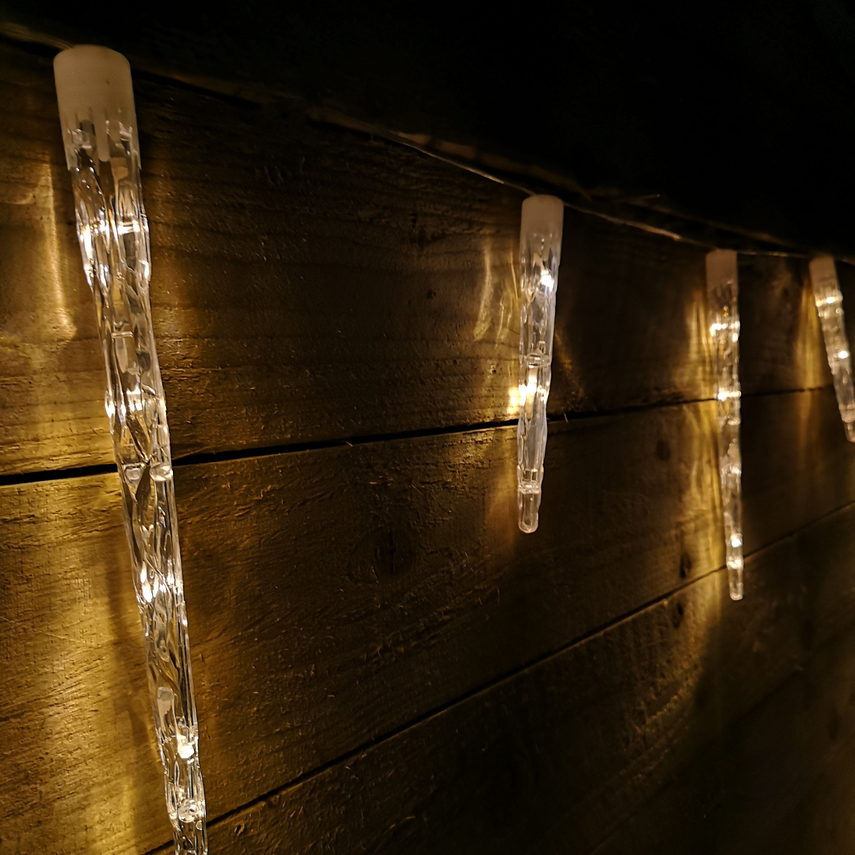 72 LED 6.9m Premier 24 Indoor Outdoor Icicle Shape Christmas Chaser Lights in Choice of Colour