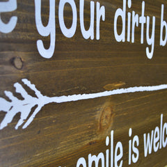 60cm x 30cm Dark Rustic Fir Wood Welcome Arrow Hanging Wall Sign