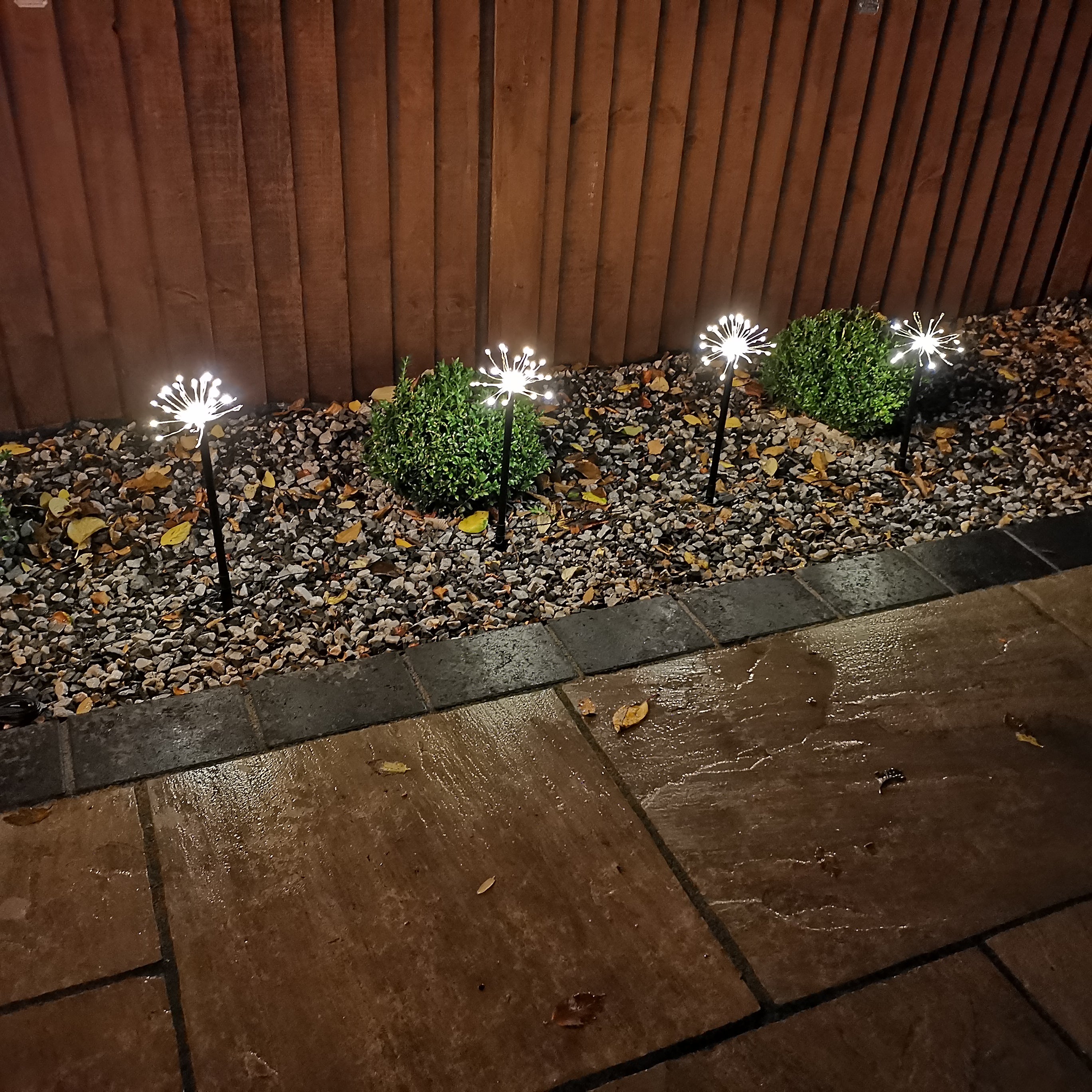 4pcs Festive Twinkling LED Starburst Stake Light Christmas Pathmarkers in Warm White