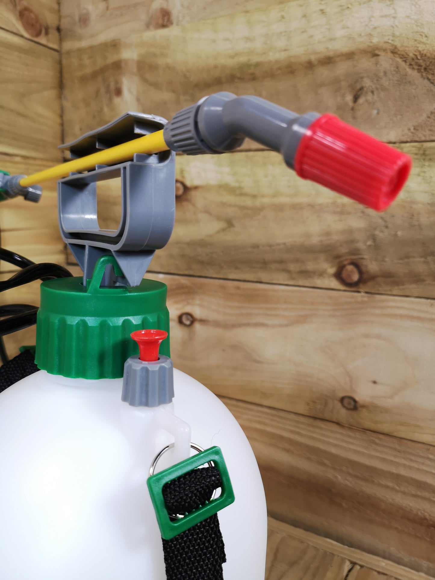 5 Litre Garden Pressure Sprayer with Shoulder Strap for Weeds / Fertiliser