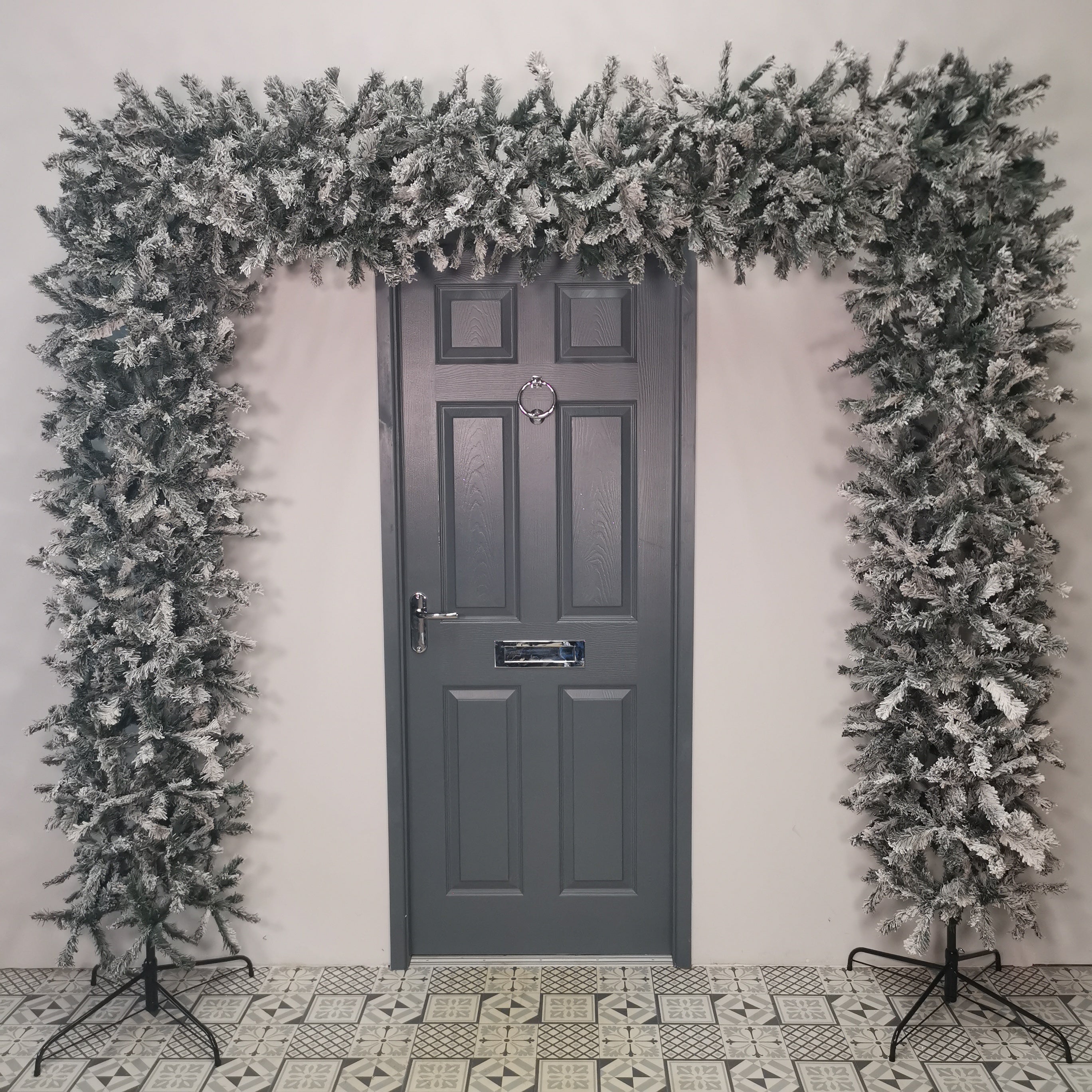 Indoor 8ft Flocked Christmas PVC Tree Arch With Snow Tips And Flat Top