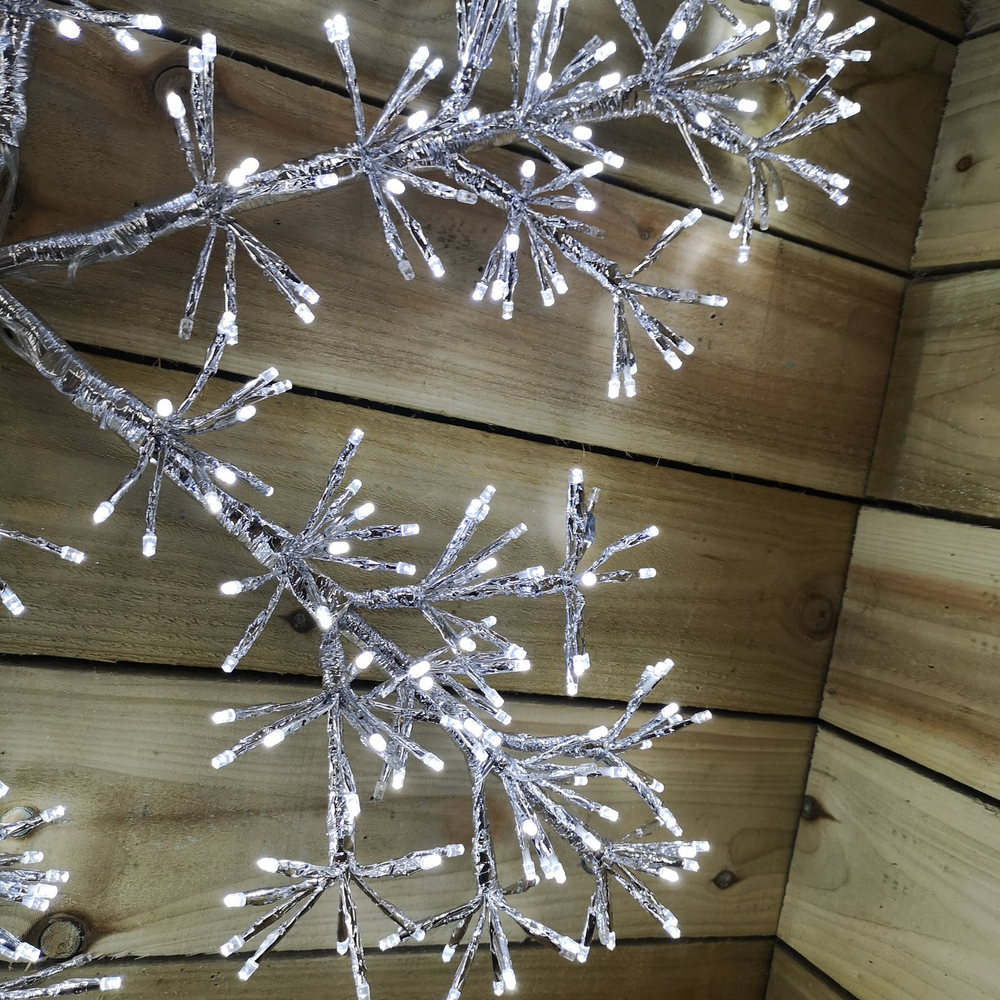 Premier 90cm Silver Starburst Snowflake Wall Window Decoration With 660 White LEDs
