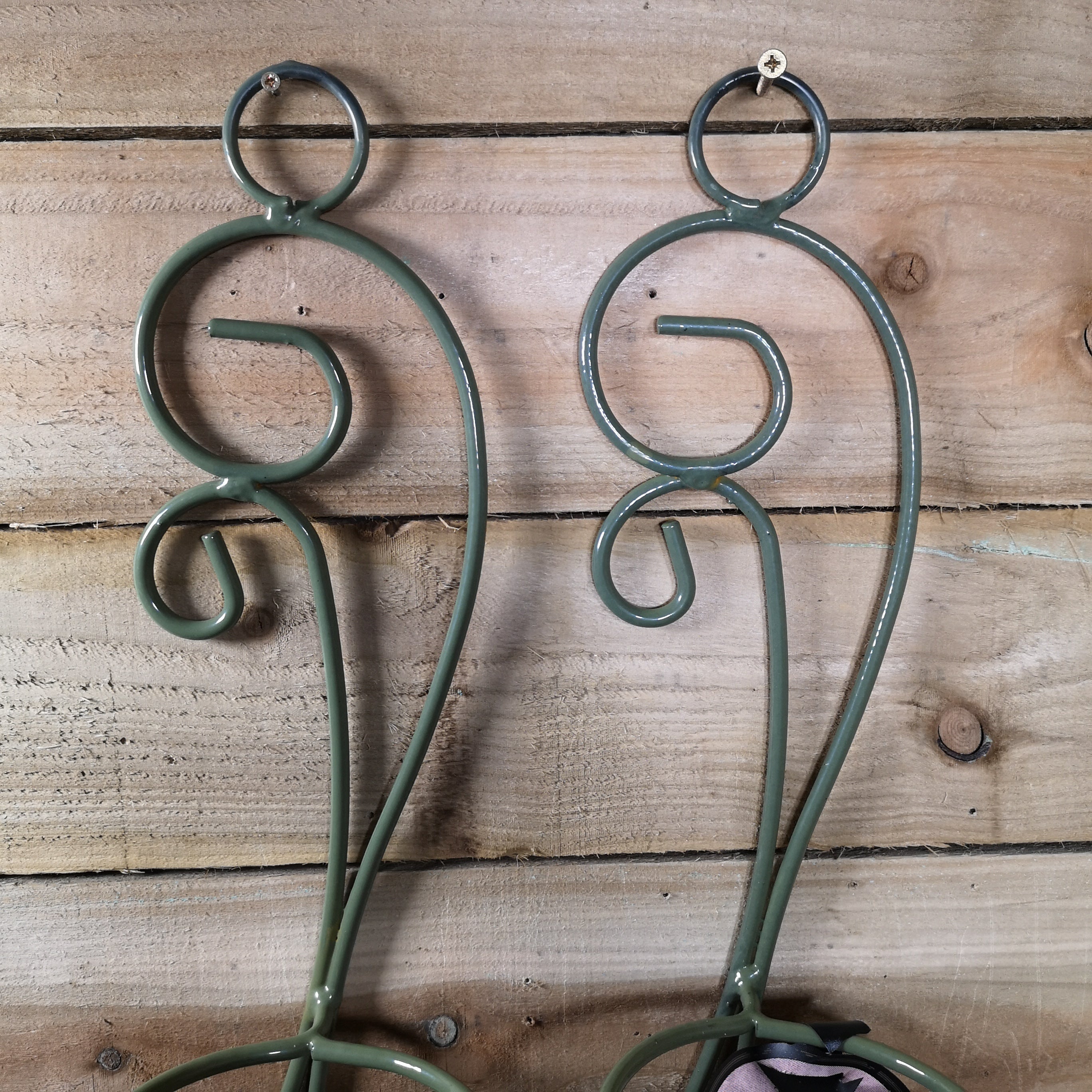 Pack of 2 Tom Chambers Handcrafted Verona Sage Green Patio Metal Garden Herb Plant Flower Pot Wall Mount Holder