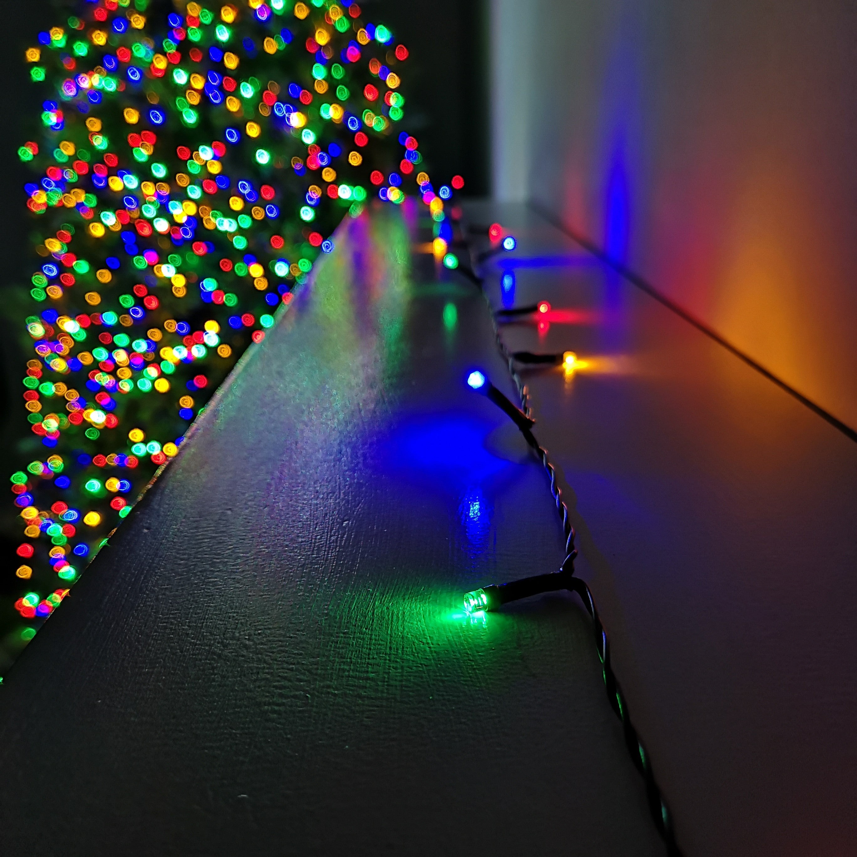 24 LED 2.3m Premier Christmas Indoor Outdoor Multi Function Battery Operated String Lights with Timer in Multicoloured
