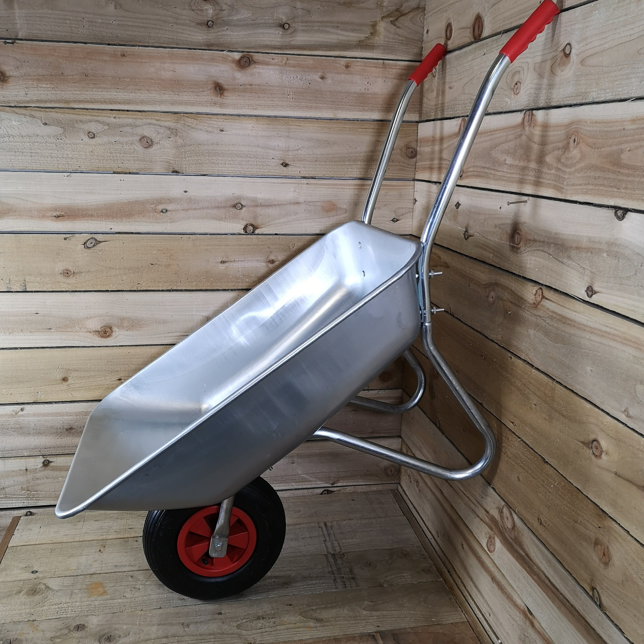 65 Litre 60kg Capacity Galvanised Metal Garden Wheelbarrow with Pneumatic Tyre