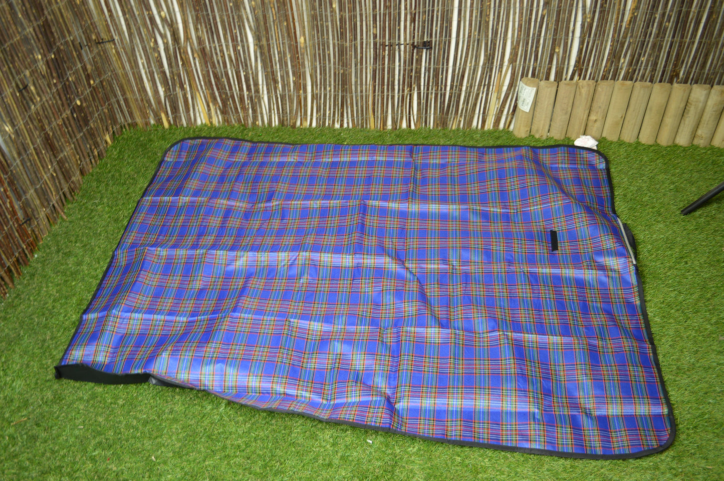 150cm x 115cm Patterned Waterproof Picnic Blanket / Rug - BLUE