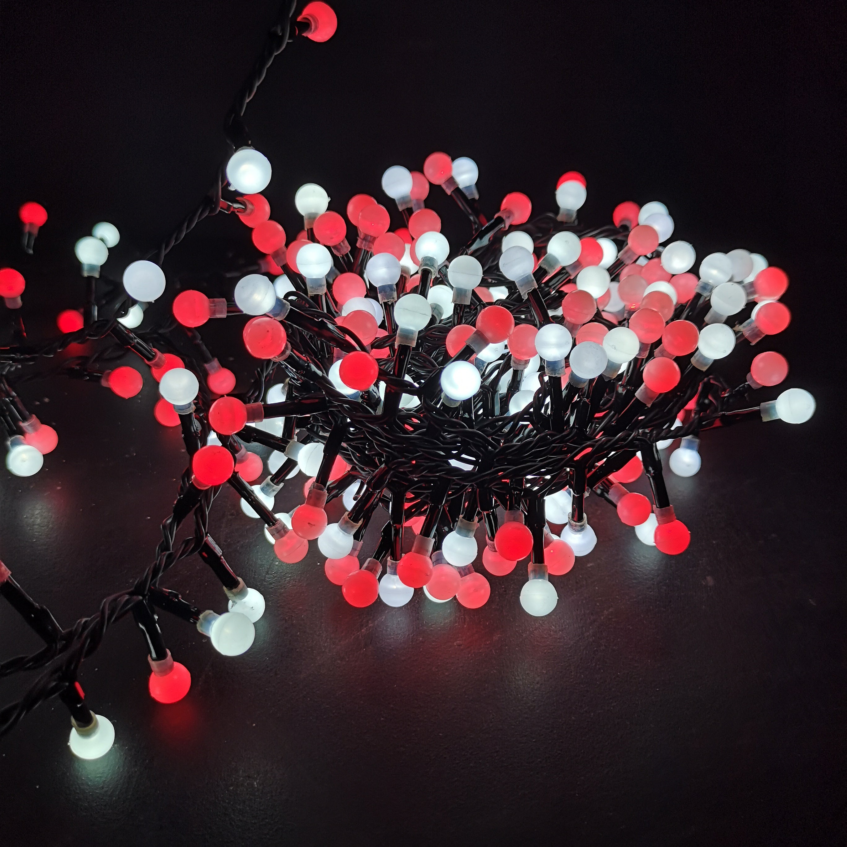400 LED 10m Festive Indoor Outdoor Christmas Multi Function Mains Operated String Lights in Red & White
