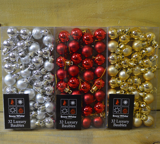 Set Of 32 25mm Christmas Tree Bauble Decorations / Wreaths And Garlands