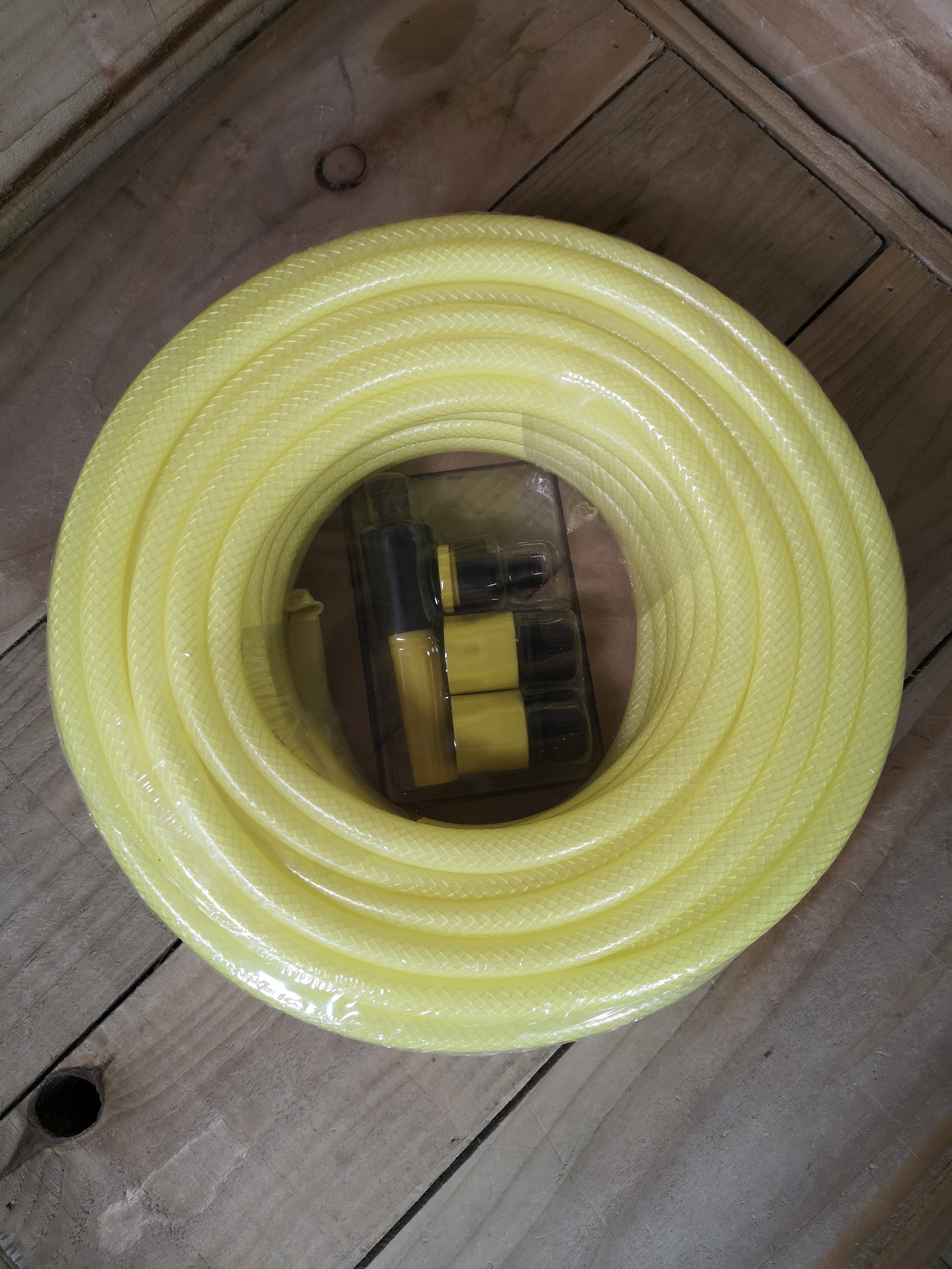 25m Kink Resistant Professional Garden Hose Pipe / Hosepipe in Yellow with Fittings