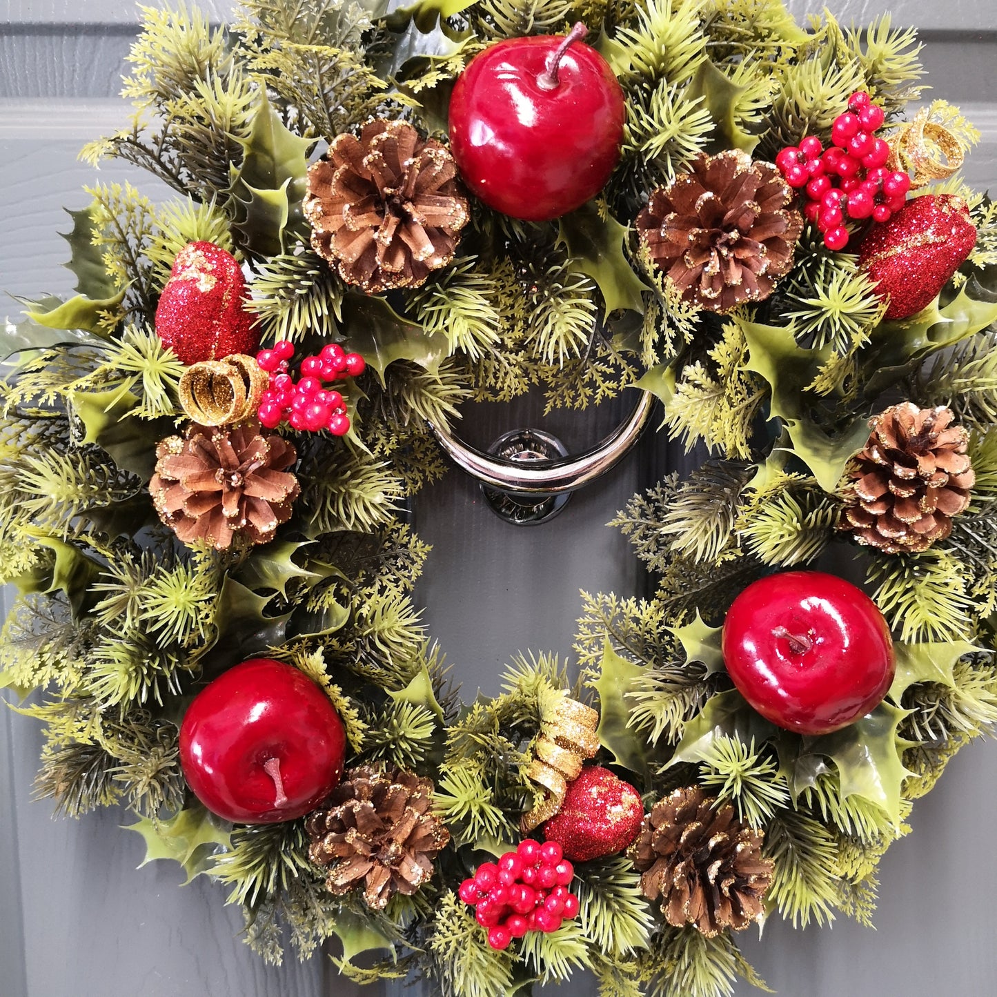 Premier 45cm Indoor / Outdoor Christmas Wreath Decoration - Red & Green