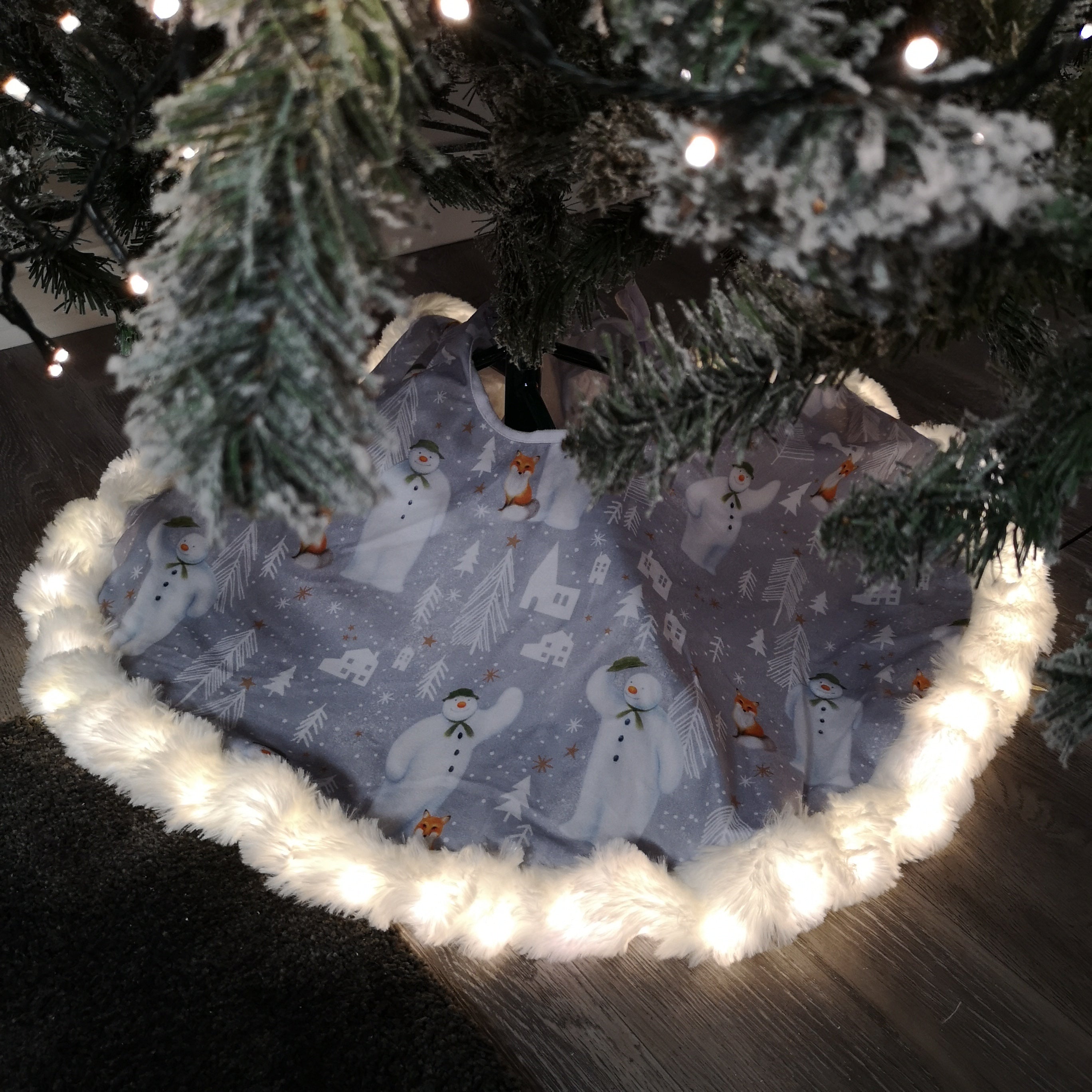 90cm The Snowman™ USB LED Fabric Christmas Tree Skirt with Timer Function