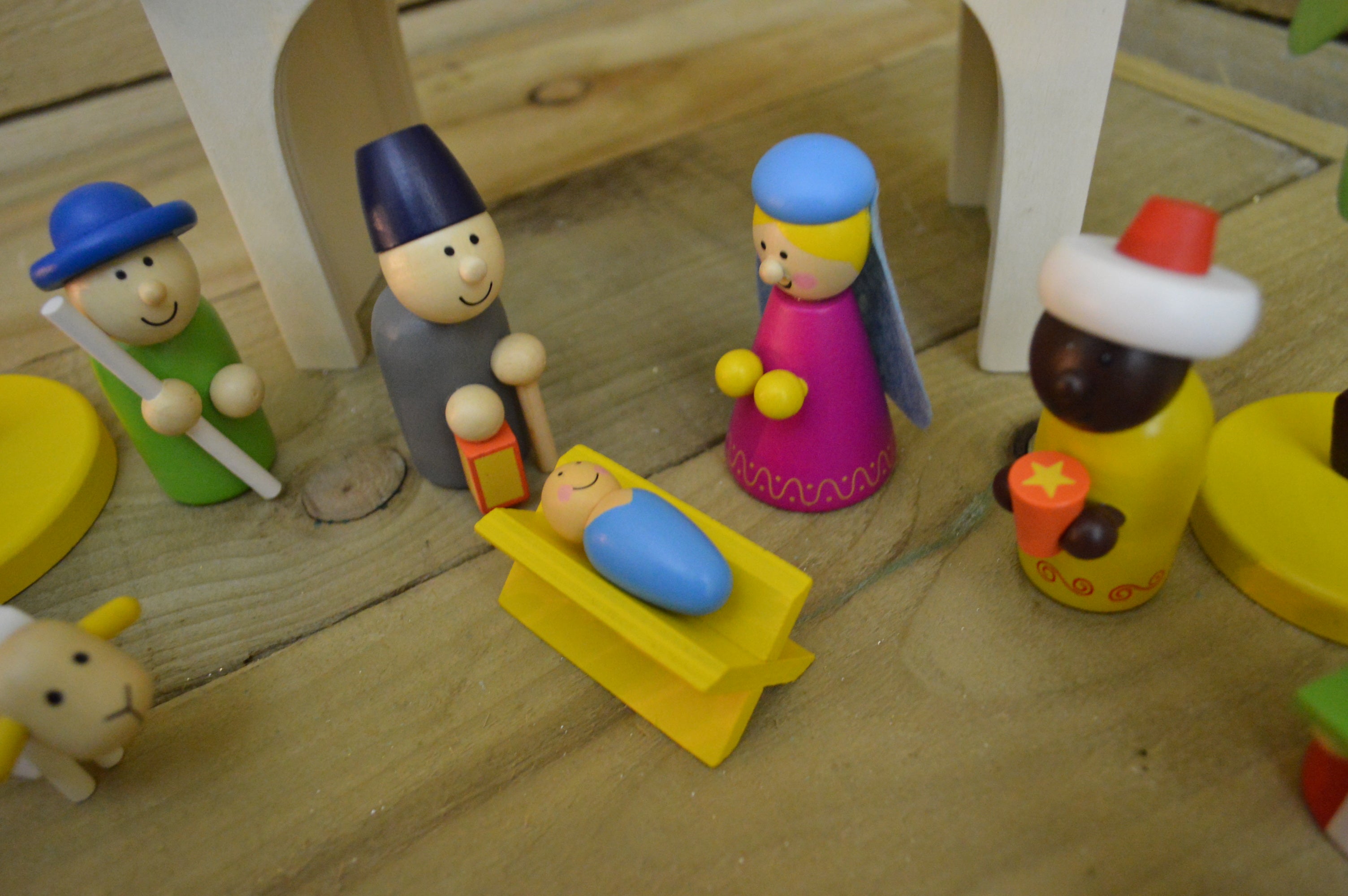 Childrens / Kids Christmas Wooden Nativity Scene Toy Play Set